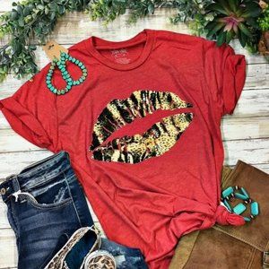 Leopard print lip graphic tee red super soft  unisex medium.